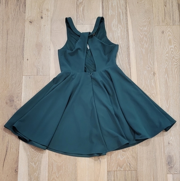 Lulu's Hunter green v neck skater dress size Large - Picture 5 of 8